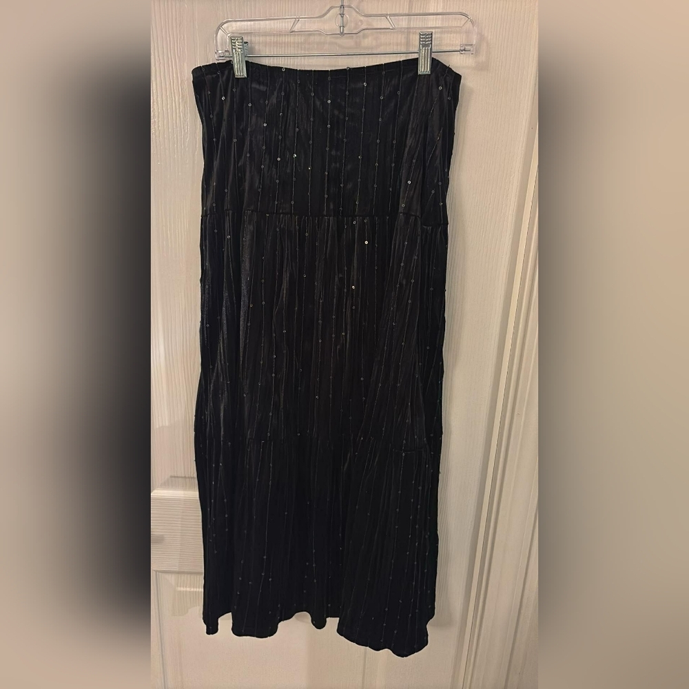Mirasol Black Velvet Skirt with Subtle Holiday Sparkle